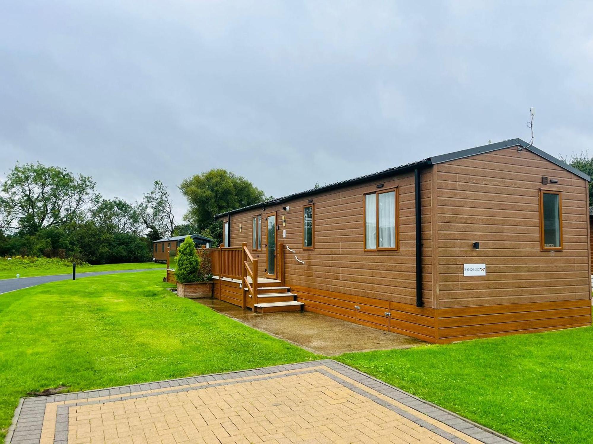 Meadows Lodge With Hot Tub Malton Exteriör bild